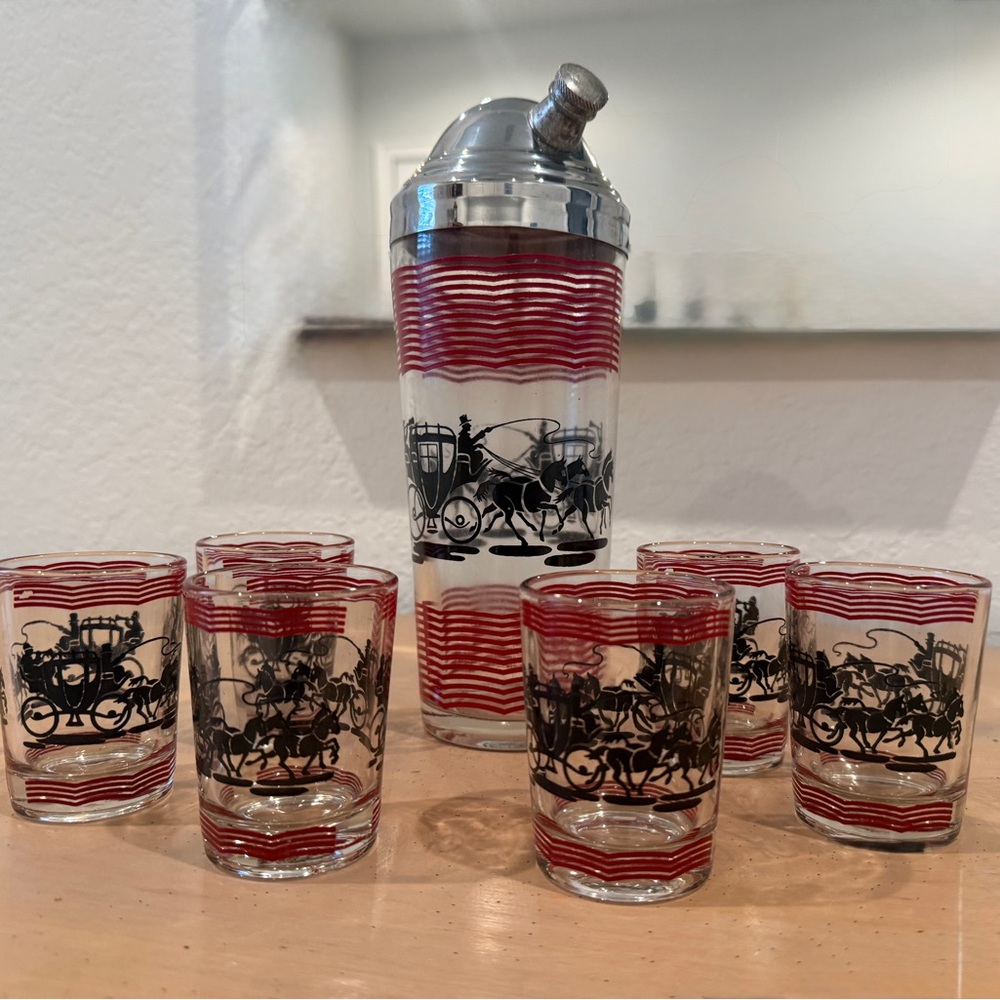 Elegant Red and Black Cocktail Shaker Set with Glasses #vintage #cocktailshaker